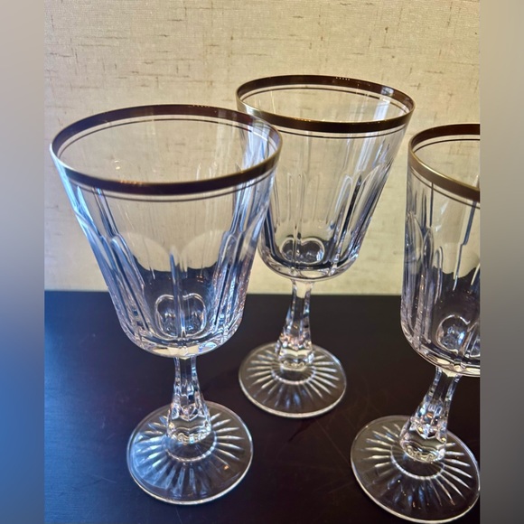 Vintage Set of 4 Oscar De La Renta Crystal Glass Wine  Set of 4 Oscar de la Rente Crystal Dresden pattern wine goblets. 7”